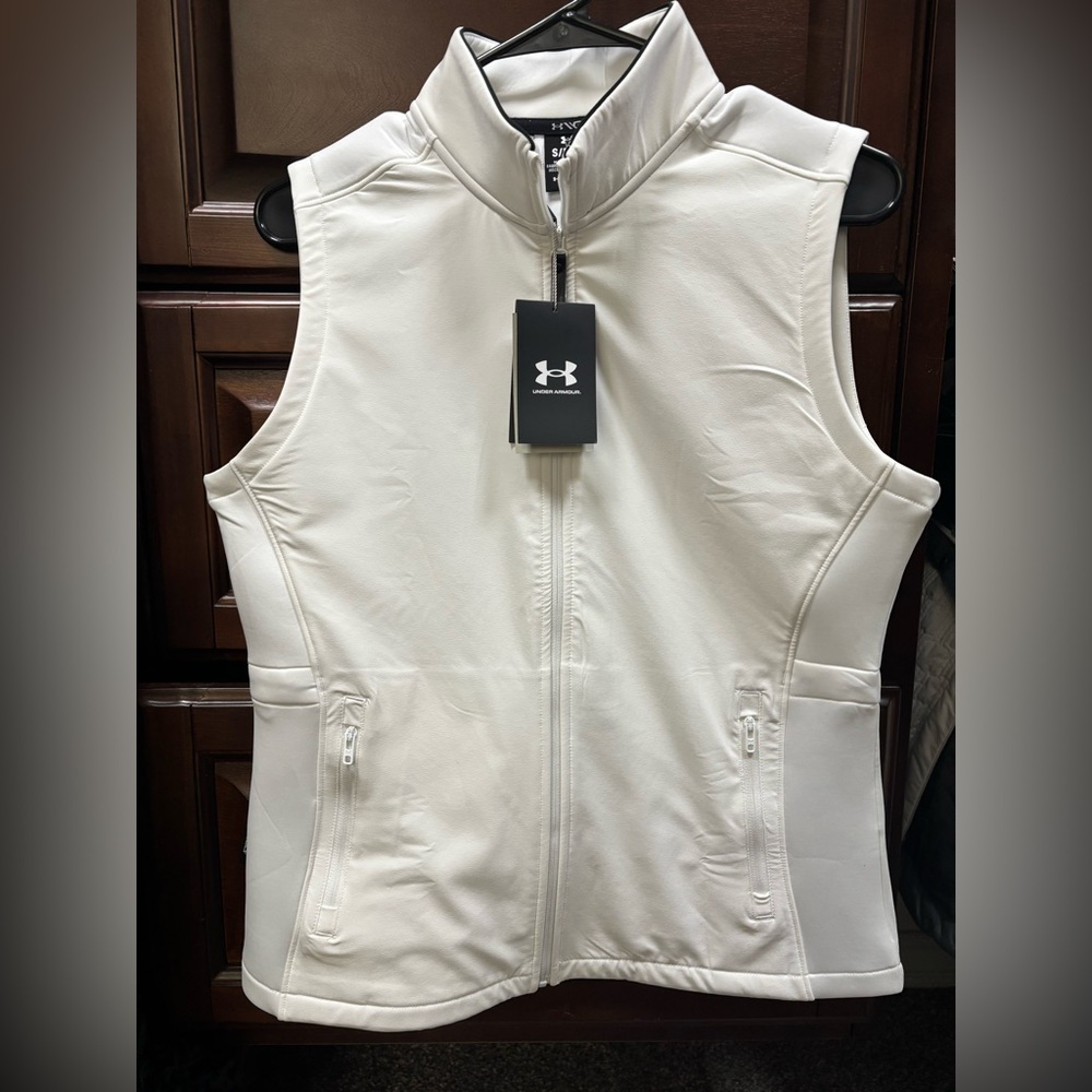 Under Armour NWT women's insulated golf vest